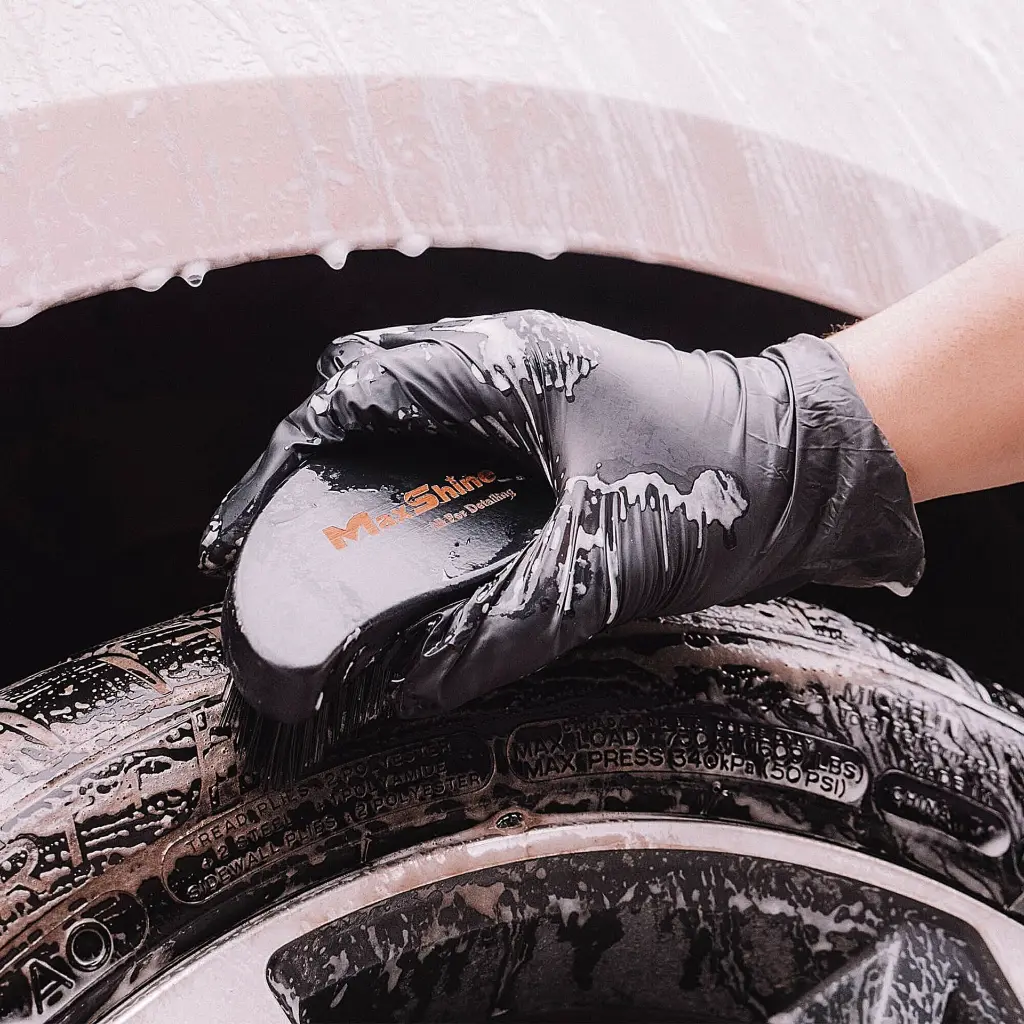 MAXSHINE ERGONOMIC TIRE BRUSH 4.webp